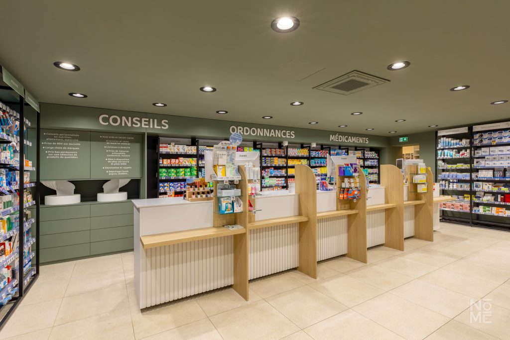 Aménagement intérieur de la pharmacie du Nordfeld rénovée à Mulhouse par Atelier NŌMĒ