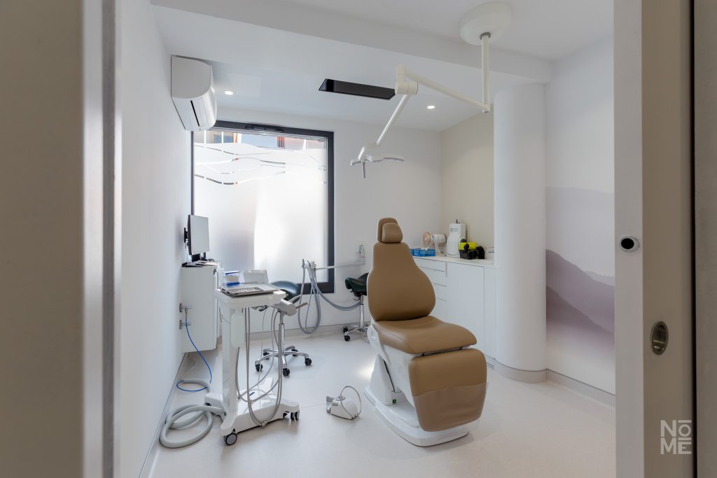 Aménagement d’une salle de soins du cabinet médical du docteur Raidot à Mulhouse