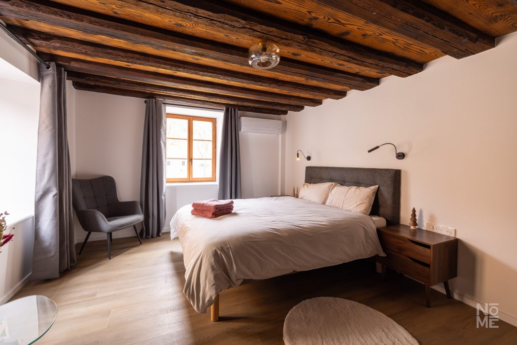 Chambre du gîte des 4 Fontaines rénovée par Atelier NŌMĒ