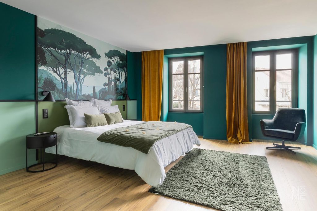 Chambre lumineuse rénovée à l’étage du Bouillon à Altkirch par Atelier NŌMĒ