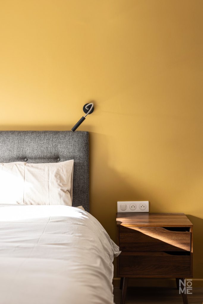 Chambre moderne du gîte des 4 Fontaines rénovée par Atelier NŌMĒ