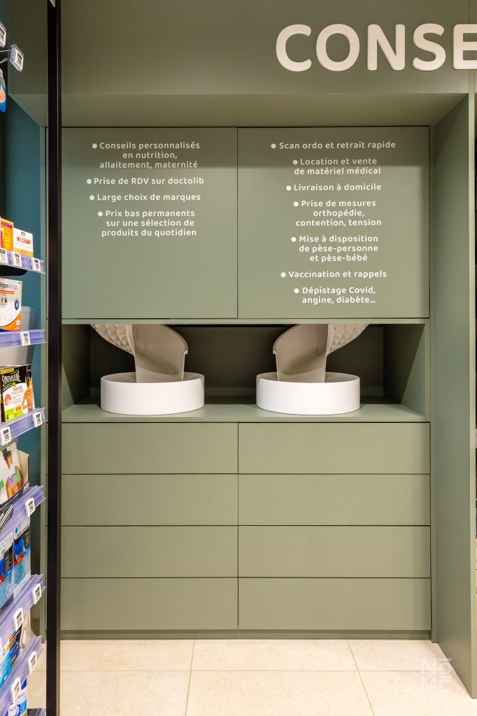 Comptoir d’accueil de la pharmacie du Nordfeld rénovée par Atelier NŌMĒ à Mulhouse