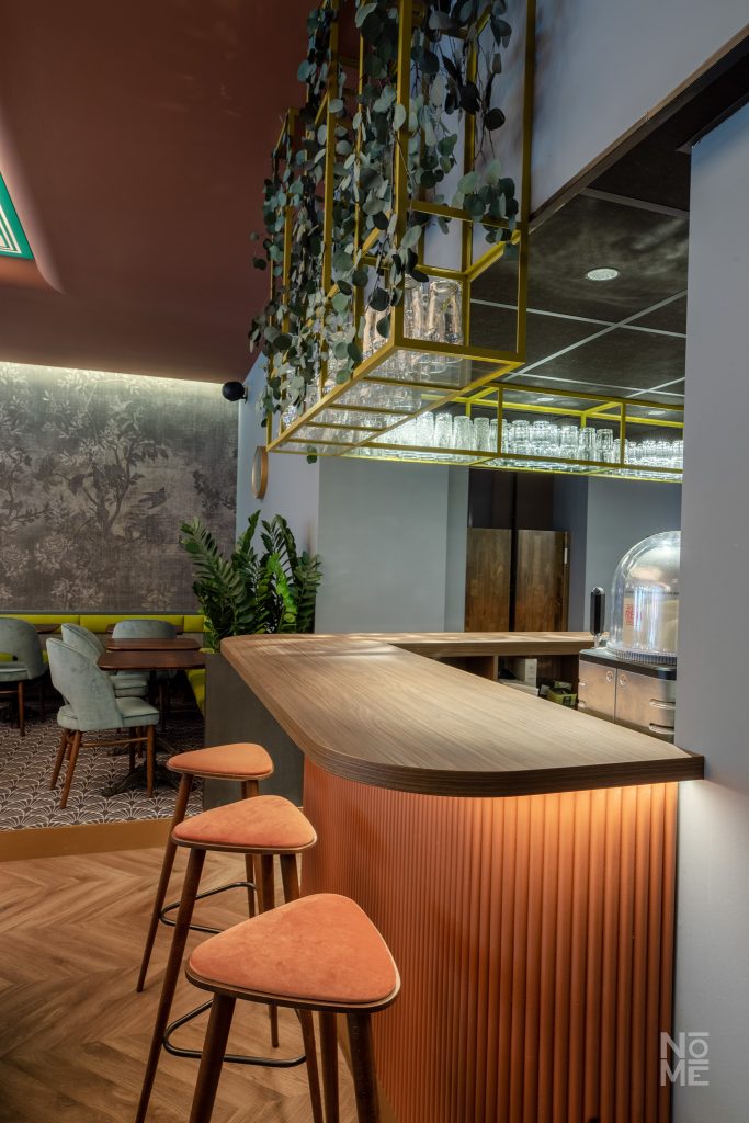 Comptoir et espace bar du restaurant La Gourmandise rénovés par Atelier NŌMĒ