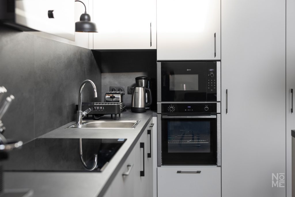Cuisine du gîte des 4 Fontaines rénovée par Atelier NŌMĒ
