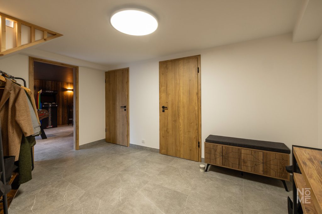 Entrée du gîte des 4 Fontaines rénovée par Atelier NŌMĒ